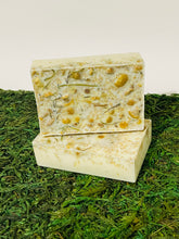 Cargar imagen en el visor de la galería, Chamomile, Jabón de manzanilla.
